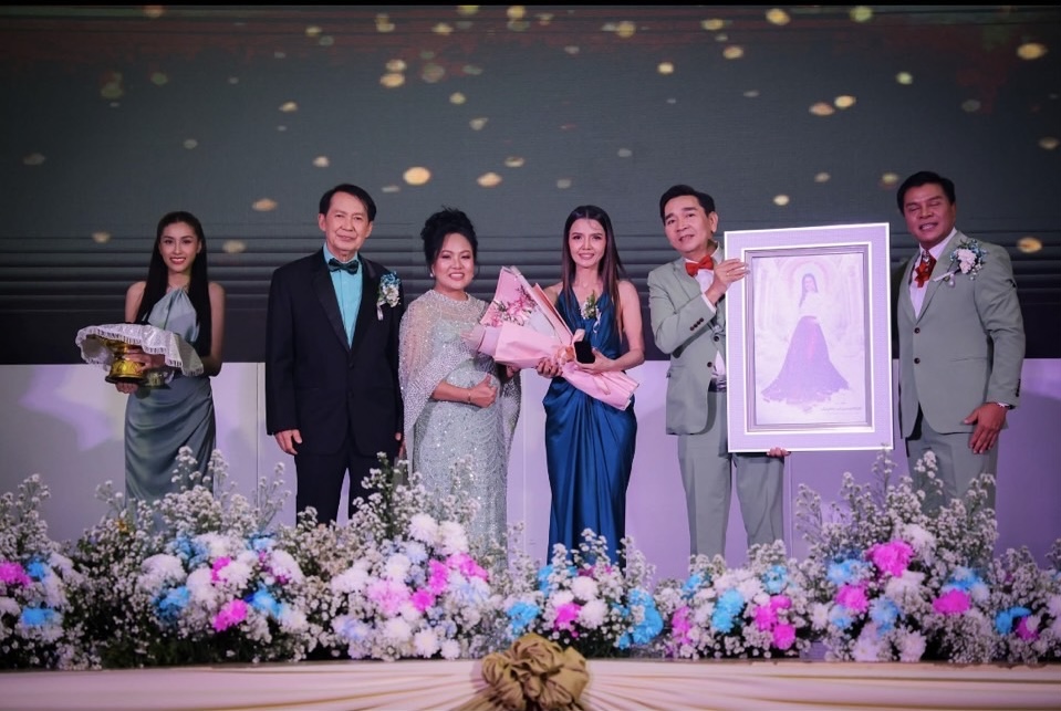 ภาพสไลด์ 1